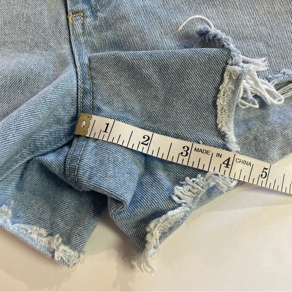Cello Women's Distressed Cut Off Denim Shorts Size Large - Picture 11 of 13
